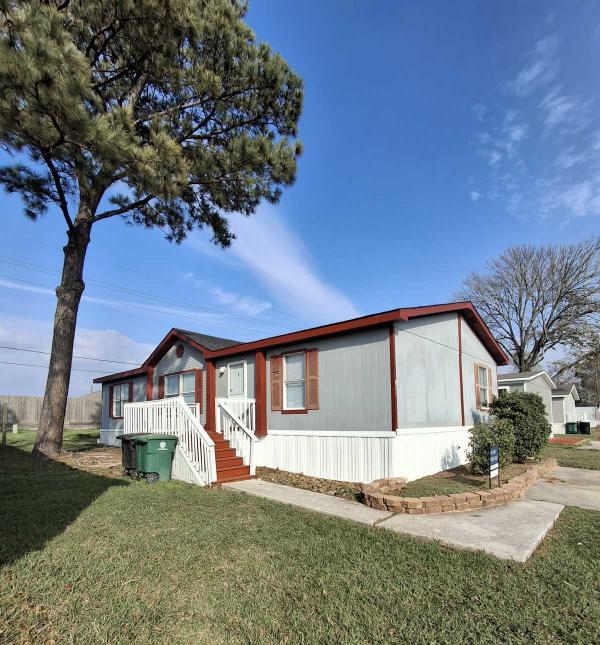 Photo 1 of 2 of home located at 811 Gregs Way, Huffman, TX 77336