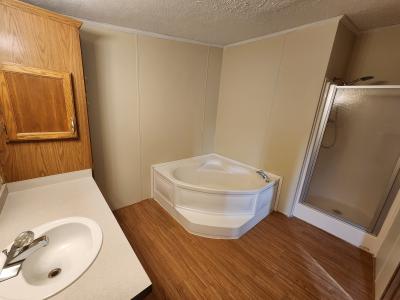 Photo 4 of 6 of home located at 402 N Van Buren Cir Davison, MI 48423