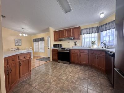 Photo 4 of 14 of home located at 1727 Poppy Circle Lakeland, FL 33803