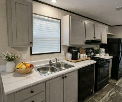 Photo 5 of 17 of home located at 126 Southland Court Avon Park, FL 33825