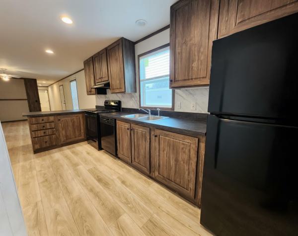 2023 96PLH16763RH23S  Home