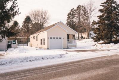 Photo 4 of 37 of home located at 109 Hillcrest Avenue Scarborough, ME 04074