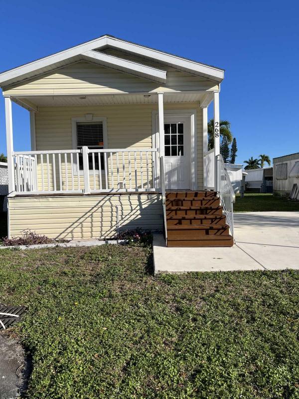 2010  Mobile Home For Sale