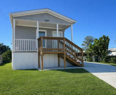 Photo 2 of 12 of home located at 1209 Primrose Peak Drive Lot 90 Ruskin, FL 33570