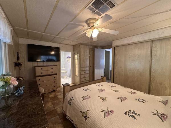 1980 Skyline Hillcrest Manufactured Home