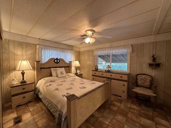 1980 Skyline Hillcrest Manufactured Home