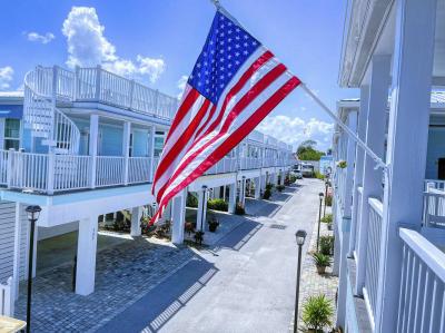 Photo 3 of 30 of home located at 368 NE Wharf Way Jensen Beach, FL 34957