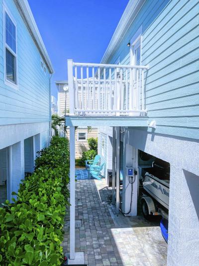 Photo 4 of 30 of home located at 368 NE Wharf Way Jensen Beach, FL 34957