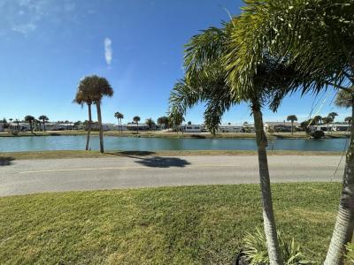 Photo 4 of 14 of home located at 963 Desirade Avenue Venice, FL 34285