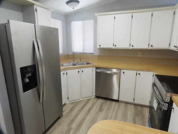 1985  Mobile Home For Sale