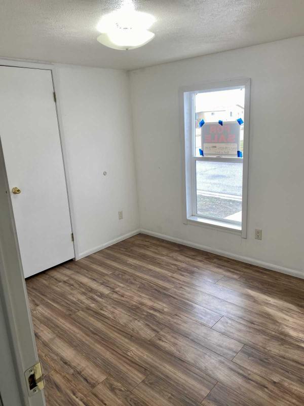 1998 Fleetwood Broadmoore Mobile Home