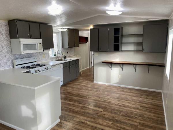 1998 Fleetwood Broadmoore Mobile Home