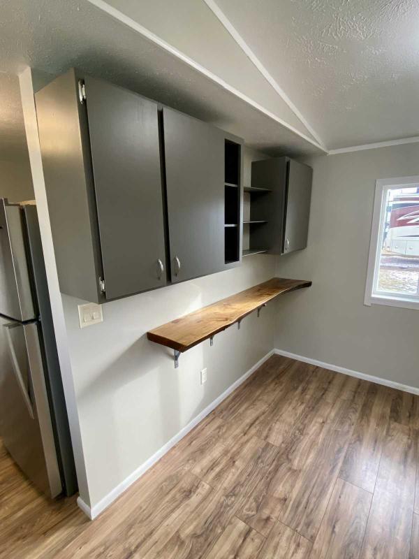 1998 Fleetwood Broadmoore Mobile Home