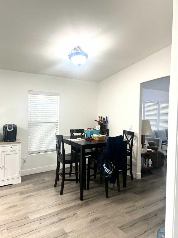 1992 Fleetwood Sunpoint 373E Manufactured Home