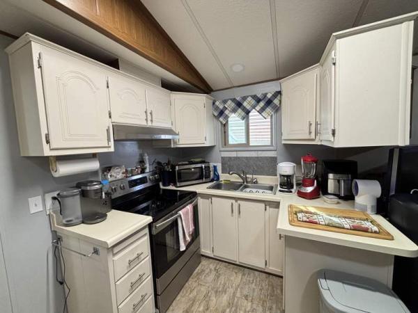 1988 Fleetwood Manufactured Home