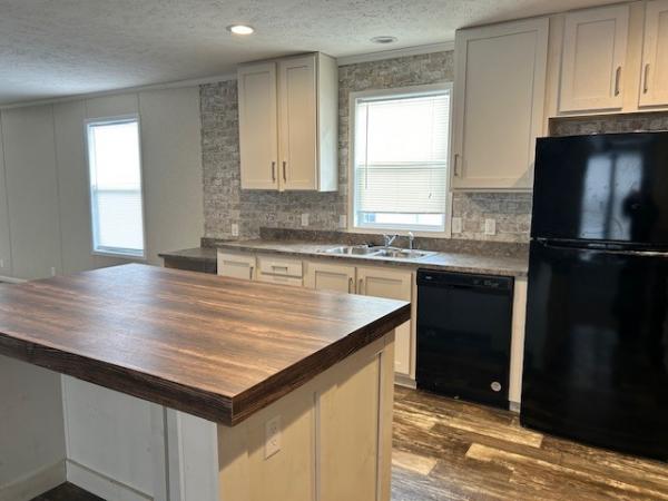 2021 Clayton 95PLH28523A Mobile Home