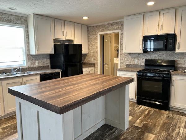 2021 Clayton 95PLH28523A Mobile Home