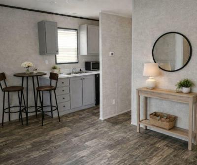 Photo 2 of 14 of home located at 1250 Lakeview Drive #18 Deland, FL 32720