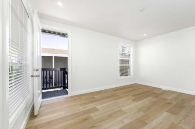 Photo 5 of 30 of home located at 14851 Jeffrey Rd. #145 Irvine, CA 92618