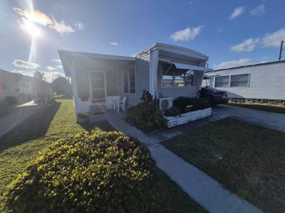 Photo 2 of 16 of home located at 3503 58th Ave N Saint Petersburg, FL 33714