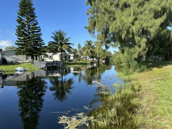 1983 TWIN Manufactured Home