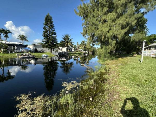 1983 TWIN Manufactured Home