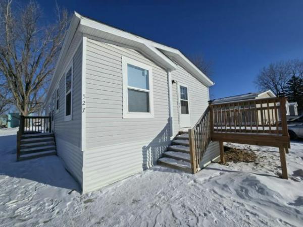 Photo 1 of 2 of home located at 527 Juliet Dr Lakeville, MN 55044