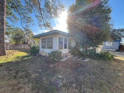 Photo 3 of 10 of home located at 166 Woodland Drive Leesburg, FL 34788