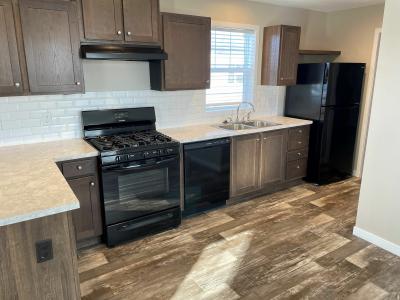 Mobile Home at 123 Gregory Michael Blvd Lot 211 Dundee, MI 48131