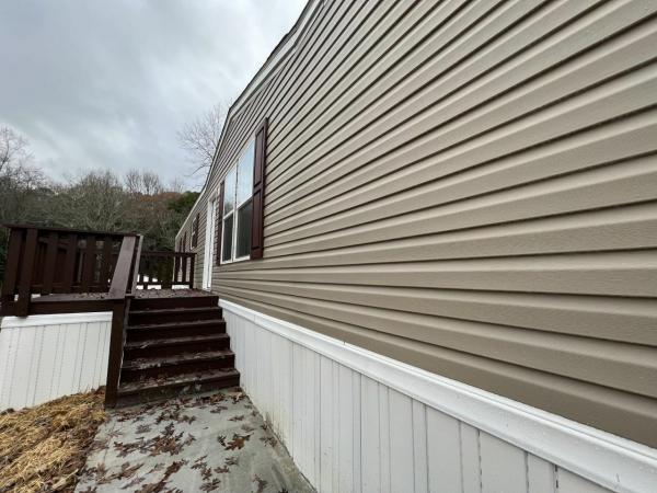 2022 Clayton Homes Inc Community Series Mobile Home