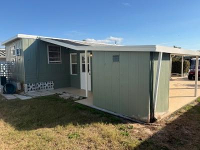 Photo 4 of 8 of home located at 508 44th Avenue East Lot J-22 Bradenton, FL 34203