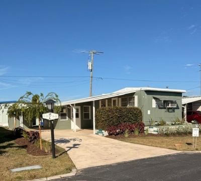 Photo 5 of 8 of home located at 508 44th Avenue East Lot J-22 Bradenton, FL 34203