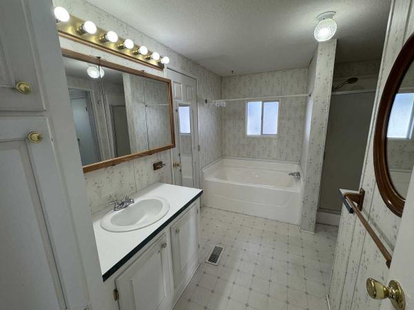 1994 Skyline Wood Manor Manufactured Home