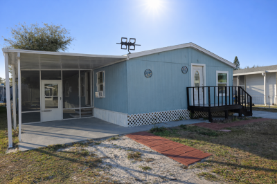 Photo 5 of 33 of home located at 9708 Birch Way Tampa, FL 33635