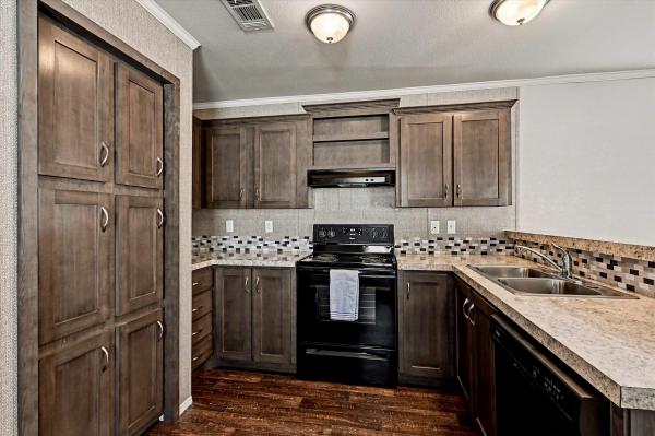 2017 PALM HARBOR HOMES YES COMMUNITIES 330YC15723P Mobile Home