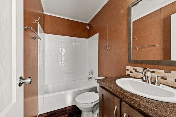 2017 PALM HARBOR HOMES YES COMMUNITIES 330YC15723P Mobile Home