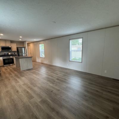 Photo 5 of 31 of home located at 27 Crestwood Drive #0028 Middletown, IN 47356