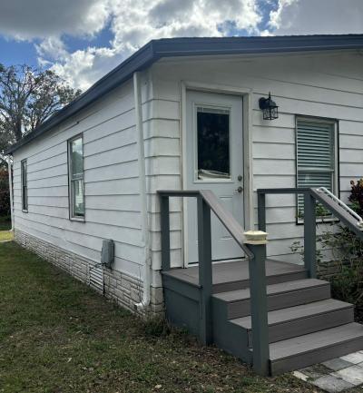 Photo 3 of 8 of home located at 15948 SW Indianwood Circle Indiantown, FL 34956