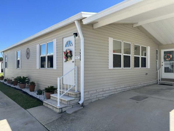 Photo 1 of 2 of home located at 1071 Donegan Road, Lot 1525 Largo, FL 33771