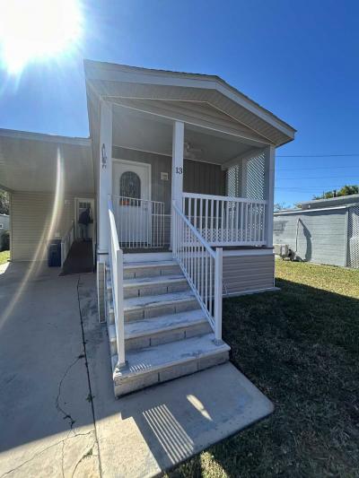 Photo 2 of 13 of home located at 925 301 Blvd E Bradenton, FL 34203