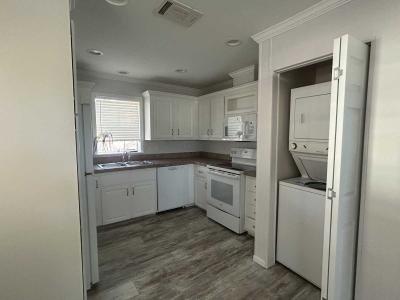 Photo 4 of 13 of home located at 925 301 Blvd E Bradenton, FL 34203