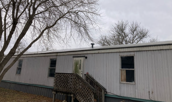 1996 Town &Country  Mobile Home For Sale