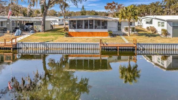 Photo 1 of 2 of home located at 148 South Lake Drive Leesburg, FL 34788