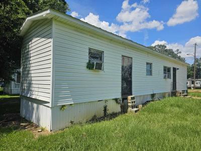 Photo 2 of 5 of home located at 7565 Moffett Rd., Lot 18 Mobile, AL 36618