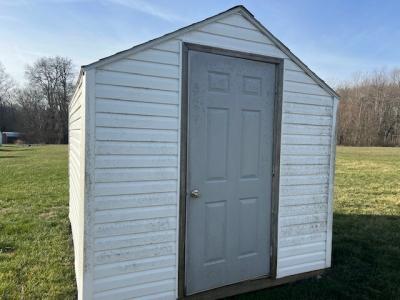 Photo 3 of 15 of home located at 69 South Meadow Drive Batavia, OH 45103