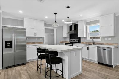 Photo 2 of 7 of home located at 432 Oak Ridge W Lakeland, FL 33801