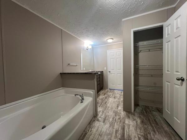 2018 Clayton Homes Inc Yes Mobile Home