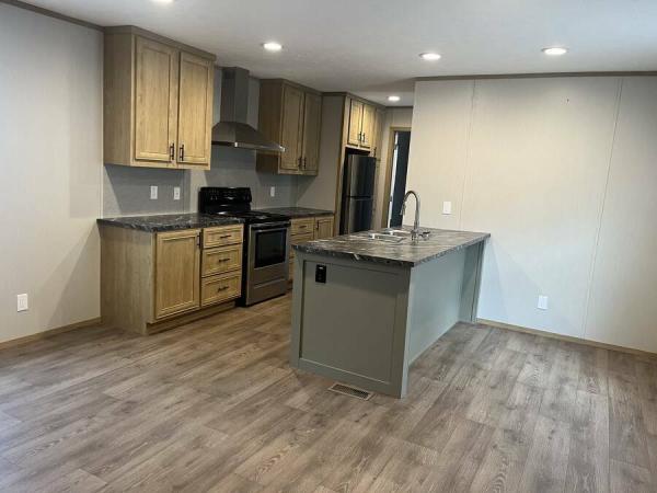 2022 76CEJ16663AH22  Home