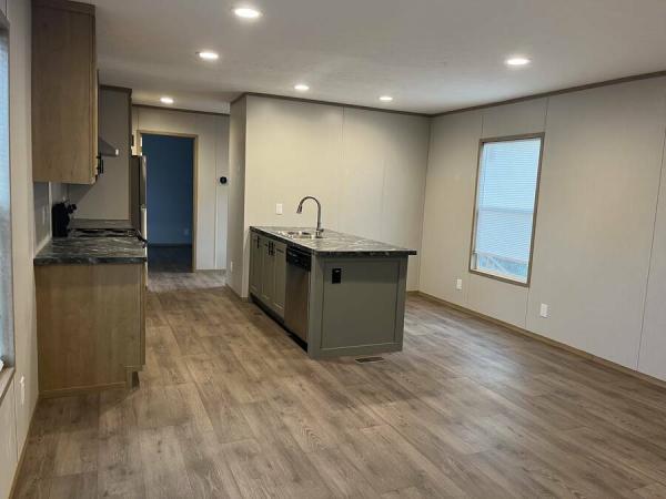 2023 76CEJ16663AH23  Home