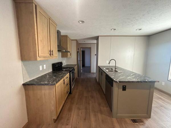 2022 76CEJ16663AH22  Home